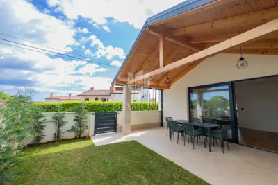 Haus zum Kauf in Rovinj, 78 m²