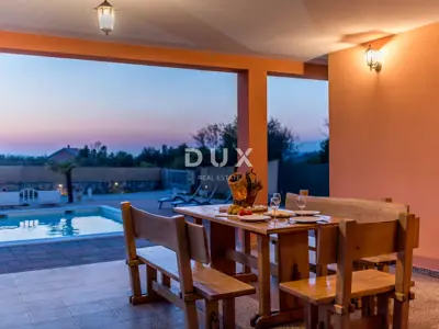 Villa 171 m², Bilice - pool and spacious yard - 15