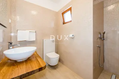 Villa 171 m², Bilice - pool and spacious yard - 9