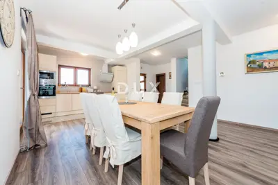 Villa 171 m², Bilice - pool and spacious yard - 13