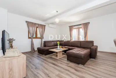 Villa 171 m², Bilice - pool and spacious yard - 11
