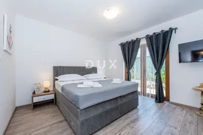Villa 171 m², Bilice - pool and spacious yard - 5