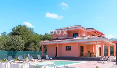 Villa 171 m², Bilice - pool and spacious yard