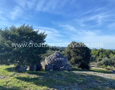 Grundstück, Brač, 5 622 m², 89 000 € - 4