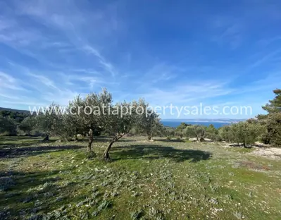 Grundstück, Brač, 5 622 m², 89 000 € - 2