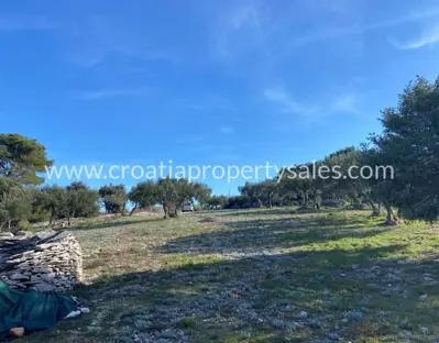 Grundstück, Brač, 5 622 m², 89 000 € - 8