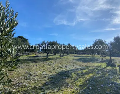 Grundstück, Brač, 5 622 m², 89 000 € - 9