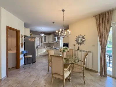 Kuća 265 m², Labin - vrt 5.960 m² i privatnost - 6
