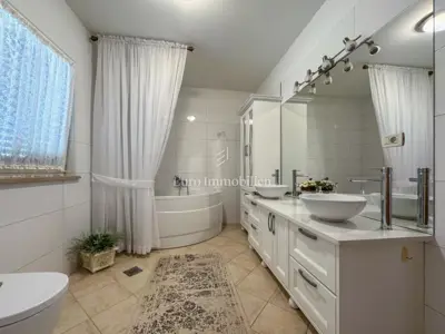 Kuća 265 m², Labin - vrt 5.960 m² i privatnost - 17