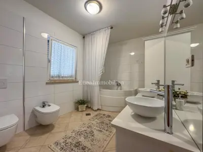 Kuća 265 m², Labin - vrt 5.960 m² i privatnost - 16