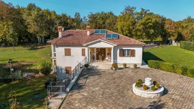Kuća 265 m², Labin - vrt 5.960 m² i privatnost