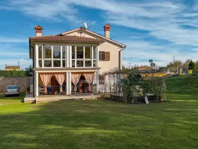 Kuća 265 m², Labin - vrt 5.960 m² i privatnost - 2