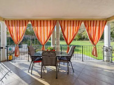 Kuća 265 m², Labin - vrt 5.960 m² i privatnost - 3
