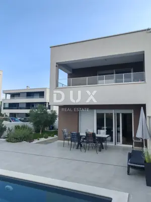Doppelhaushälfte 147 m², Nin - Pool und Meerblick