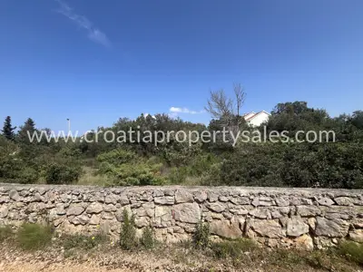 Baugrundstück auf Hvar, in Meeresnähe und nahe der Stadt - 2