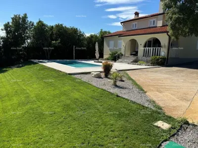 Kuća 123 m², Raša - bazen i pogled na more
