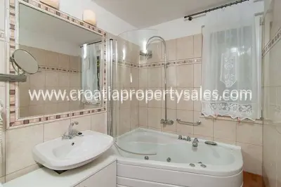 Dvojna kuća 200 m², Otok Brač - prvi red do mora - 8