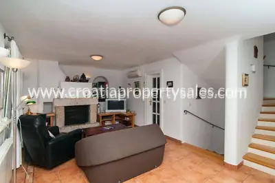 Dvojna kuća 200 m², Otok Brač - prvi red do mora - 6