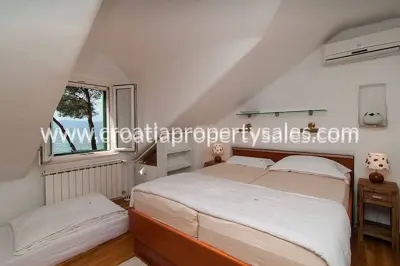 Dvojna kuća 200 m², Otok Brač - prvi red do mora - 4