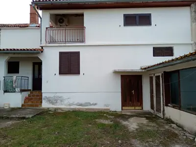 House in Brtonigla, near the center, partially renovated - 2