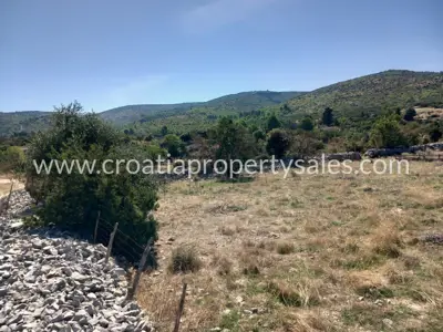 Poljoprivredno zemljište 8.700 m², Otok Brač - unutrašnjost otoka