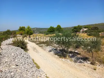Poljoprivredno zemljište 8.700 m², Otok Brač - unutrašnjost otoka - 4
