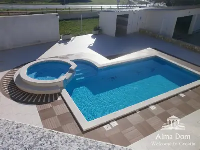 Haus 1 700 m², Pula, Veruda - Pool, Garage und Apartments - 2