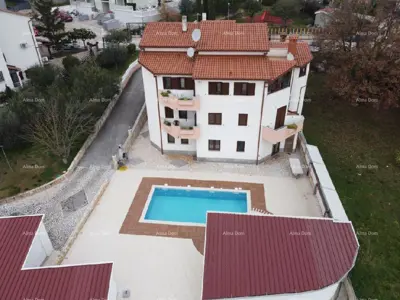 House 1 700 m², Pula, Veruda - pool, garage and apartments