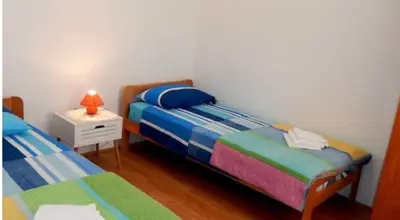 Kuća 180 m², Ližnjan - dva stana i bazen - 11