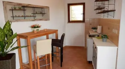 Kuća 180 m², Ližnjan - dva stana i bazen - 16