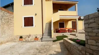 Kuća 180 m², Ližnjan - dva stana i bazen - 4