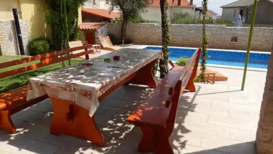 Kuća 180 m², Ližnjan - dva stana i bazen - 7