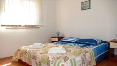 Kuća 180 m², Ližnjan - dva stana i bazen - 10