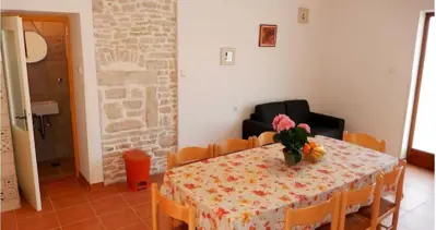 Kuća 180 m², Ližnjan - dva stana i bazen - 18