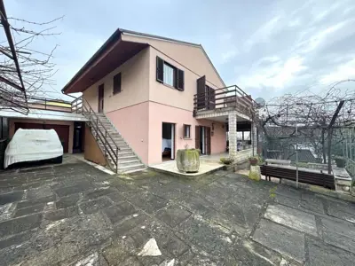 House 152 m², Buje - peaceful location in greenery