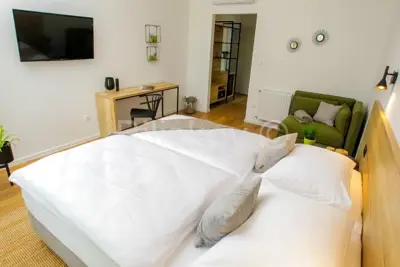 Sale, Small hotel near Plitvice, 8 rooms - 12