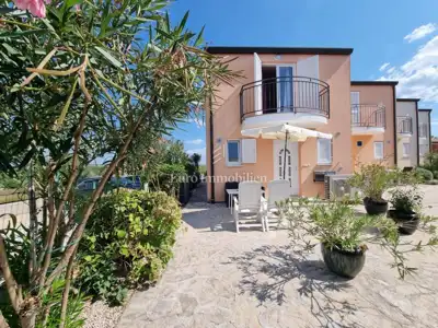 Haus 106 m², Poreč - ruhige Lage und Blick auf die Natur