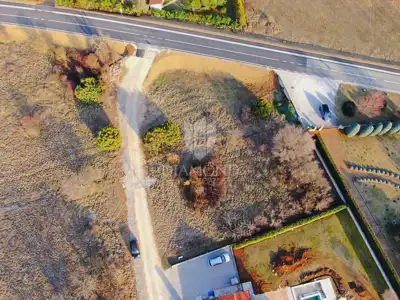 Building plot 1,549 m², Labin - flat plot by the road