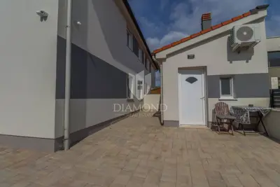 House in Šišan, 2 apartments and studio apartment - 3
