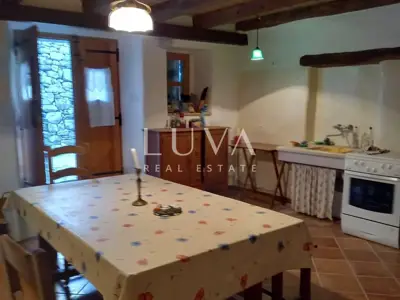 Stone villa 294 m², Hum - historical baroque architecture - 3
