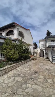 House 350 m², Srima - 5 apartments and 140 m from the beach