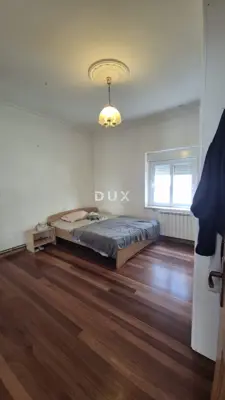 House 350 m², Srima - 5 apartments and 140 m from the beach - 9