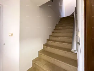 Prodaja renovirane kuće s pogledom na more, Medulin! - 12