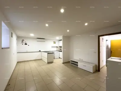 Prodaja renovirane kuće s pogledom na more, Medulin! - 3