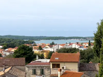 Prodaja renovirane kuće s pogledom na more, Medulin!