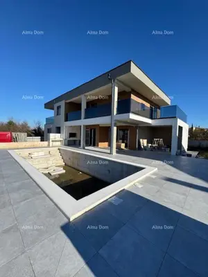 Šišan. Neu gebautes Haus mit Swimmingpool