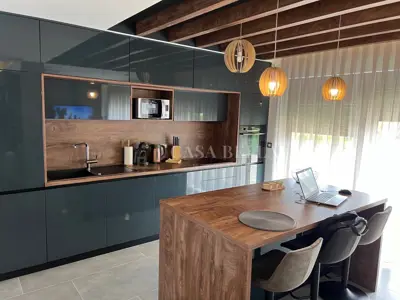 Kuća 400 m², Malinska na Krku - 4 apartmana - 8