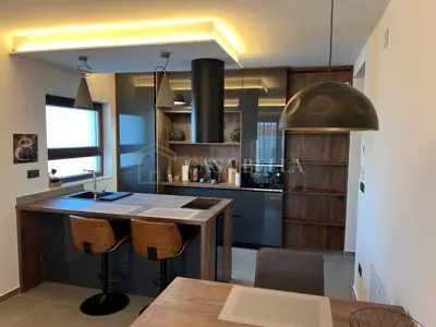 Kuća 400 m², Malinska na Krku - 4 apartmana - 9