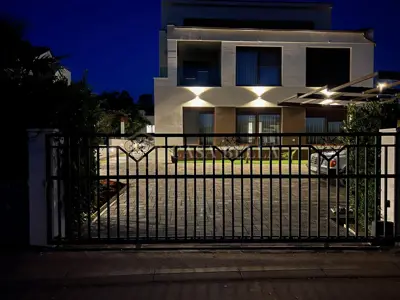 Kuća 400 m², Malinska na Krku - 4 apartmana