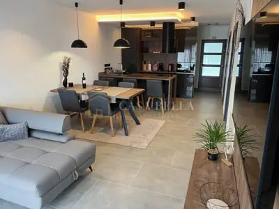 Kuća 400 m², Malinska na Krku - 4 apartmana - 14